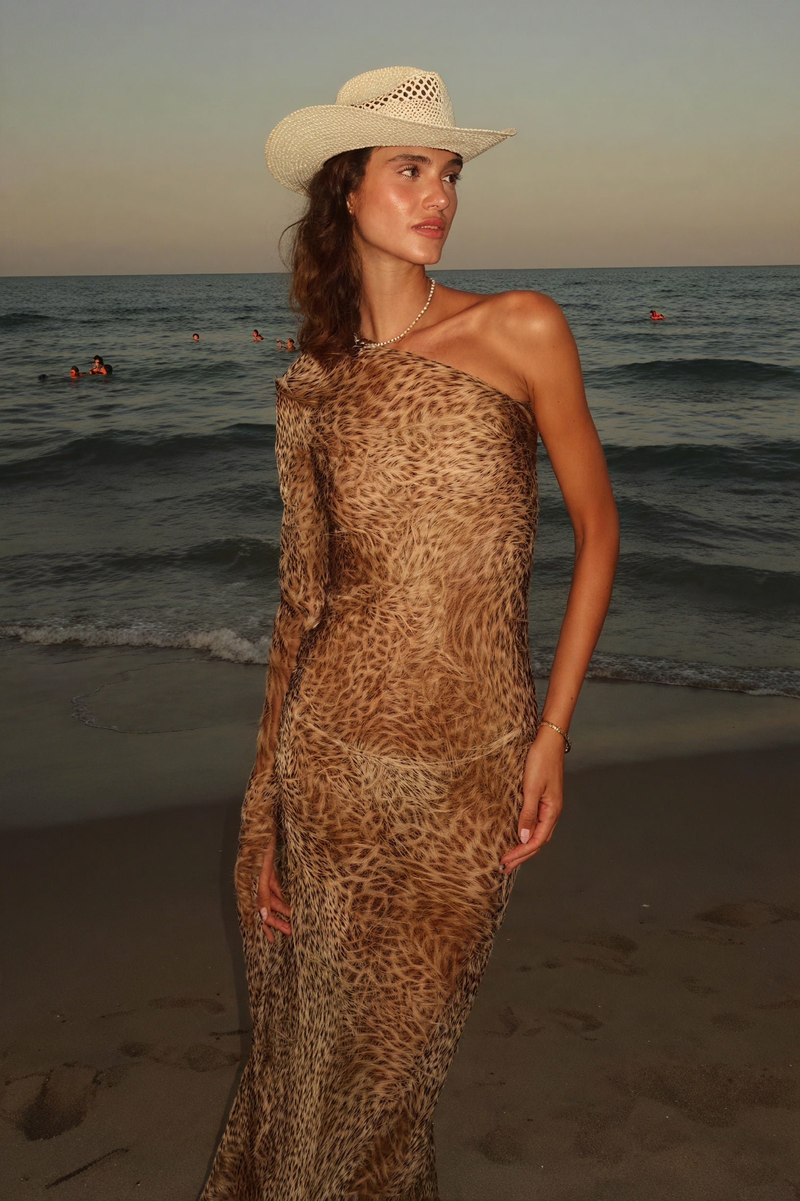 Robe Bohème à Épaule Dénudée Imprimé Animal-Maxi Dresses-Belle Rose Fashion-Bellerose Fashion