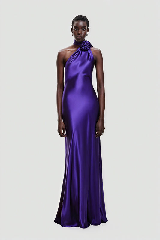 Robe Longue Monopaule avec Rose en Tissu Satiné-Maxi Dresses-Belle Rose Fashion-Violet-S-Bellerose Fashion