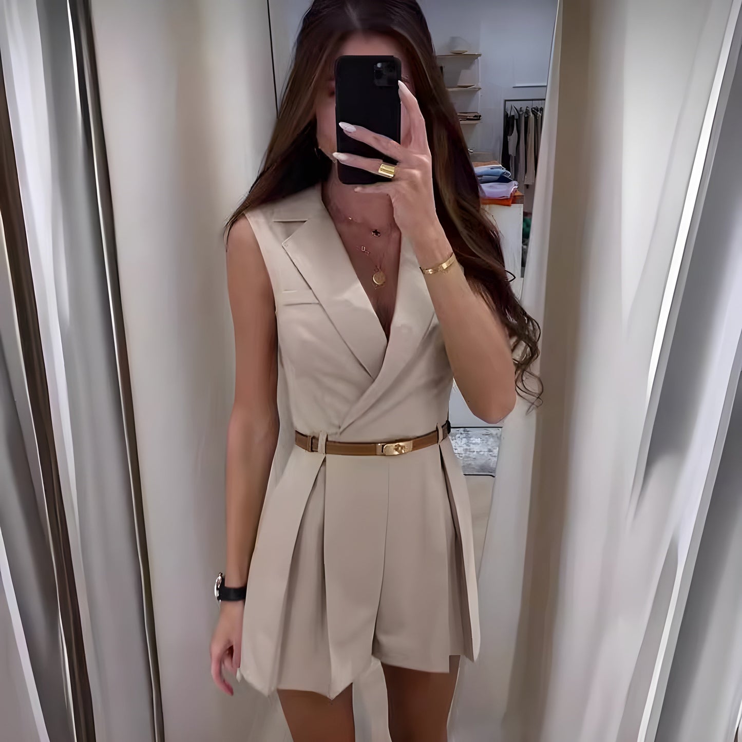 Silhouette Chic : Robe & Combinaison Élégante