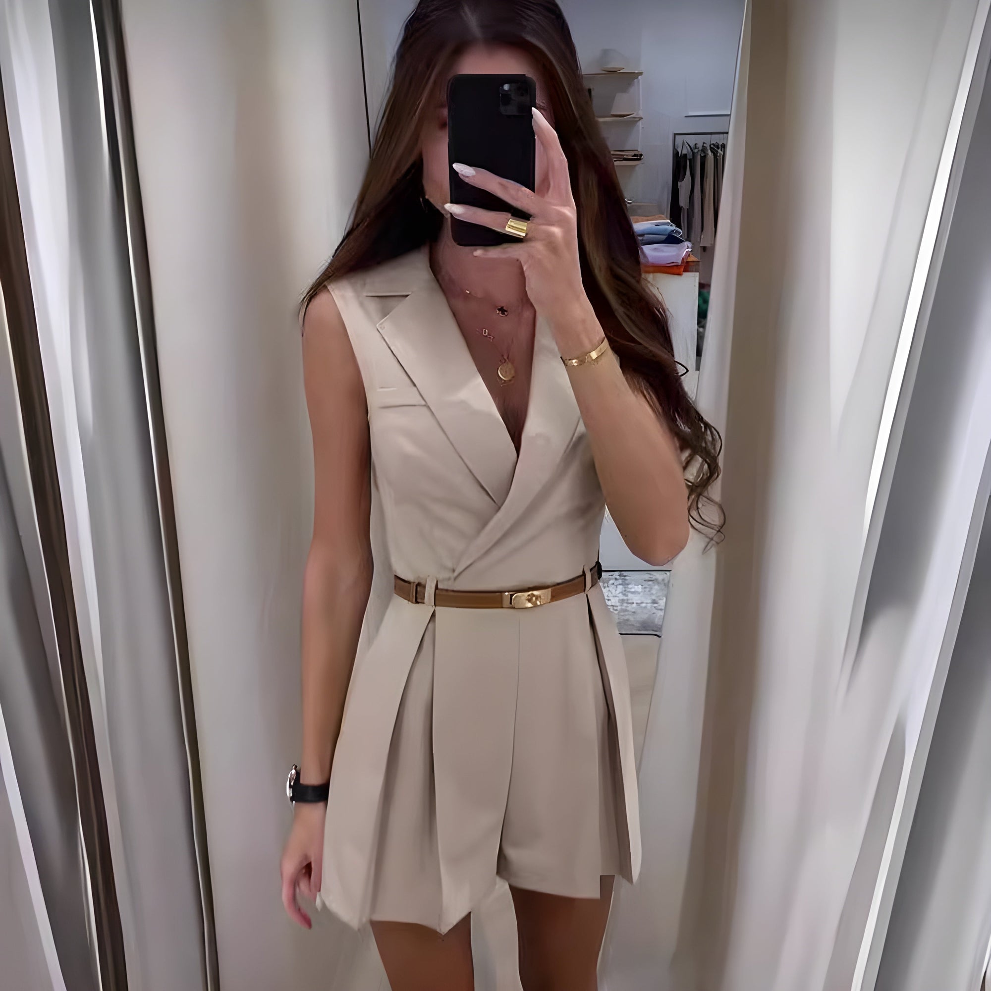 Silhouette Chic : Robe & Combinaison Élégante