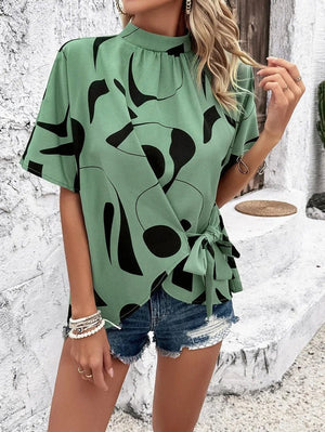 Haut Femme Cache-Cœur Imprimé Abstrait, Manches Courtes, Taille Ajustable-Shirts & Tops-Belle Rose Fashion-Vert-S-Bellerose Fashion