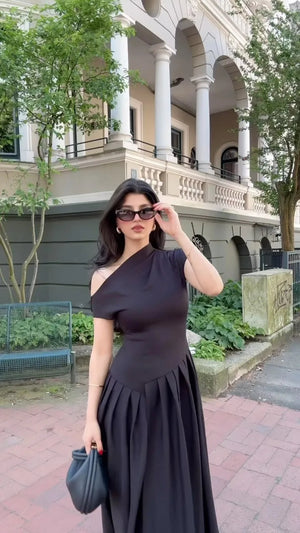 Robe Plissée Asymétrique - Élégance Moderne, Coupe Flatteuse-single ad-Belle Rose Fashion-Noir-S-Bellerose Fashion