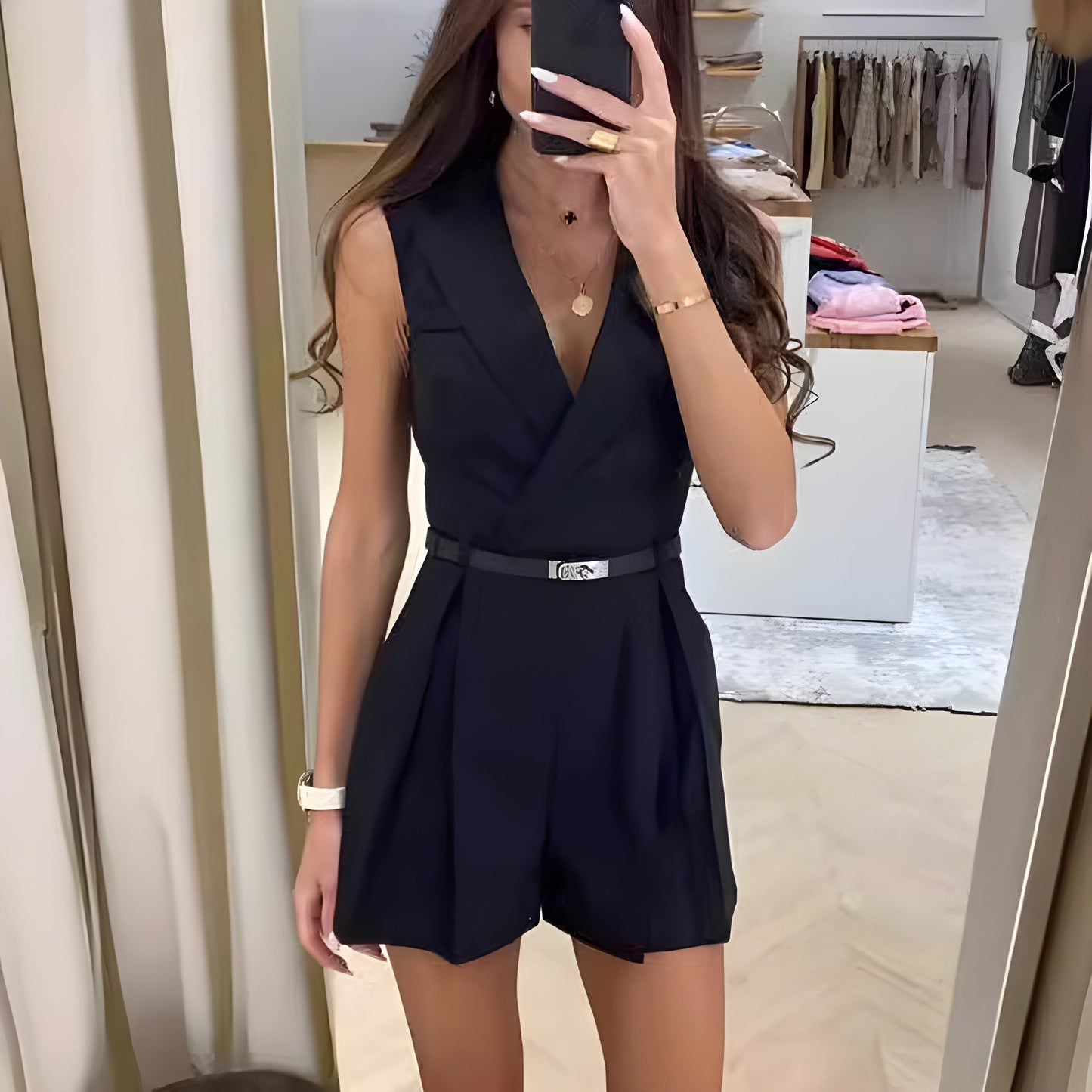 Silhouette Chic : Robe & Combinaison Élégante